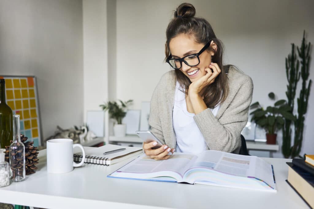 Smiling woman microlearning on her smartphone.